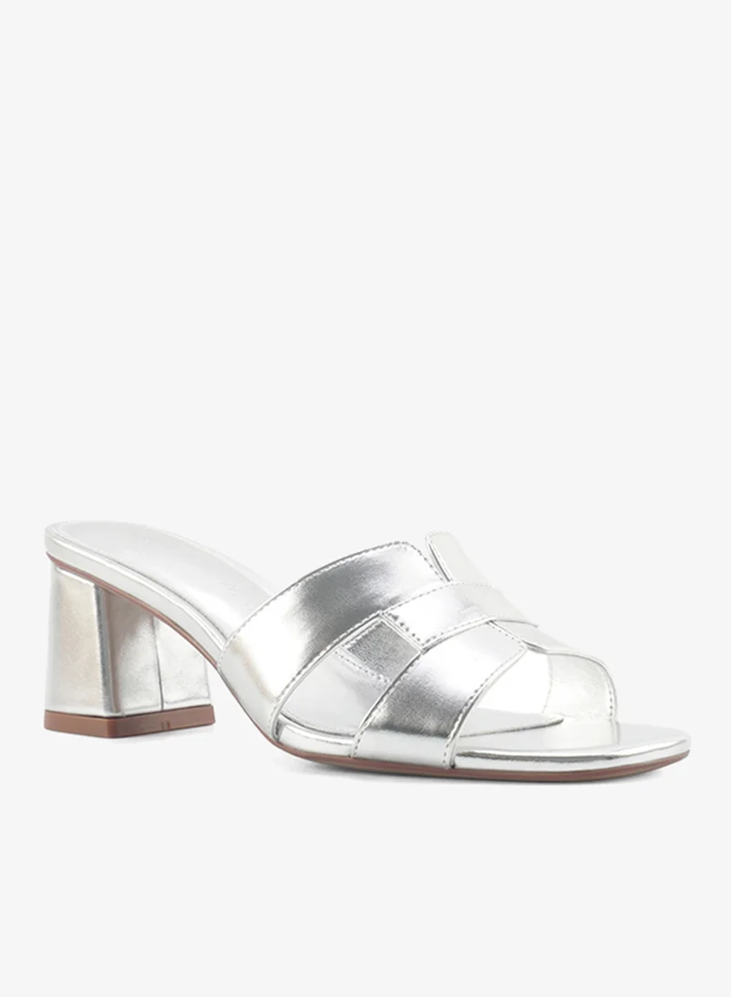 ناين ويست صنادل بكعب متوسط وأشرطة متعددة